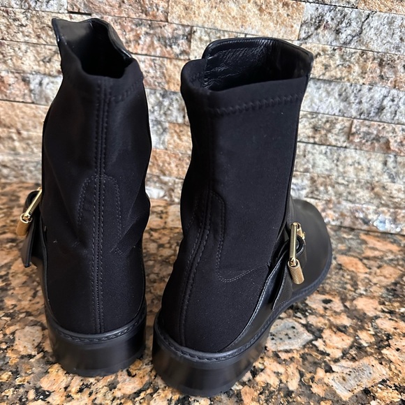 NWOB | Stuart Weitzman Black Leather Ryder Lift Gold Buckle Bootie - Picture 4 of 9